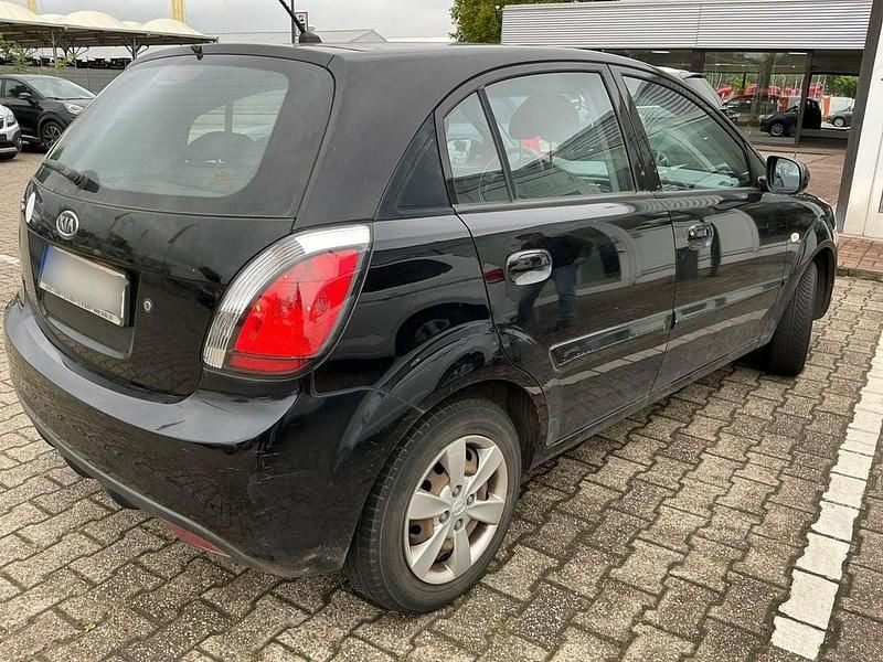 Używany Kia Rio 97 KM (71 kW) 2011 Czarny Hatchback