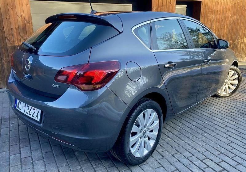 Używany Opel Astra Cosmo 2011 Szary Hatchback