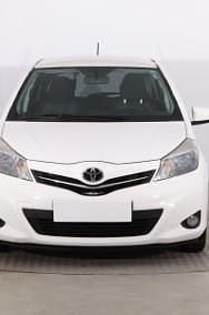 Używany Toyota Yaris 99 KM (72 kW) 2013 Biały Hatchback