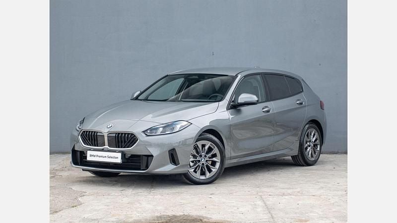 Szary skyscraper metalizowany Używany 2024 BMW 120 Shadowline Hatchback | 139 900 zł - Obraz 1/3