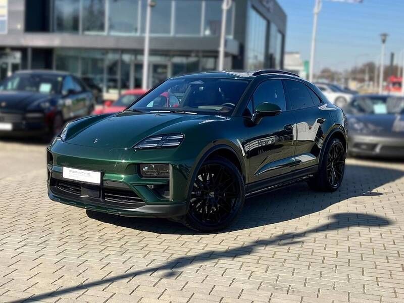Oak green metallic neo Używany 2024 Porsche Macan Turbo SUV | 549 000 zł - Obraz 1/4