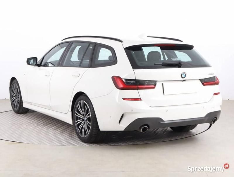 Używany BMW 318 150 KM (110 kW) 2021 Biały Kombi