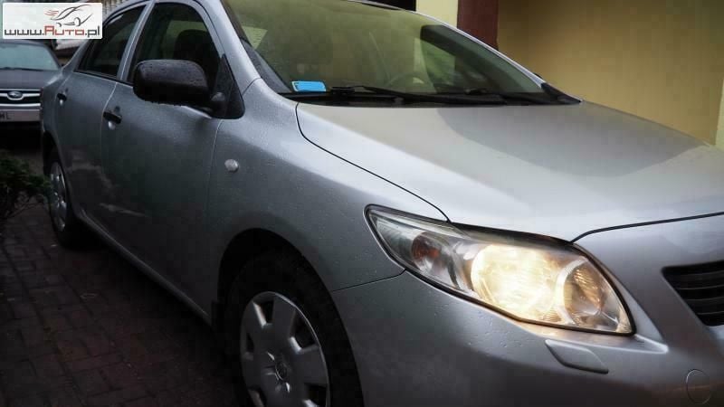 Używany Toyota Corolla 97 KM (71 kW) 2007 Srebrny Sedan/Limuzyna