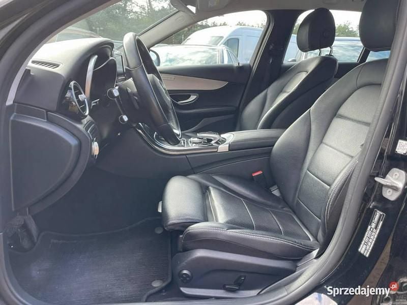 Używany Mercedes C220 170 KM (125 kW) 2016 Czarny Kombi