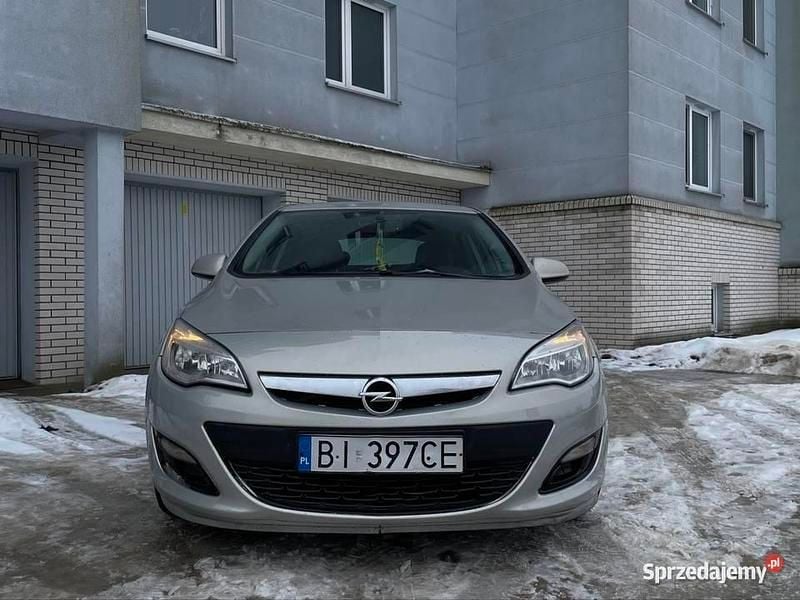 Używany Opel Astra 2011 Złoty Hatchback