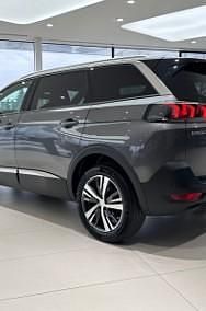 Używany Peugeot 5008 Allure 130 KM (95 kW) 2023 Szary SUV