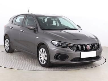 Szary Używany 2017 Fiat Tipo Hatchback | 36 499 zł (Uczciwa cena) - Obraz 1/4