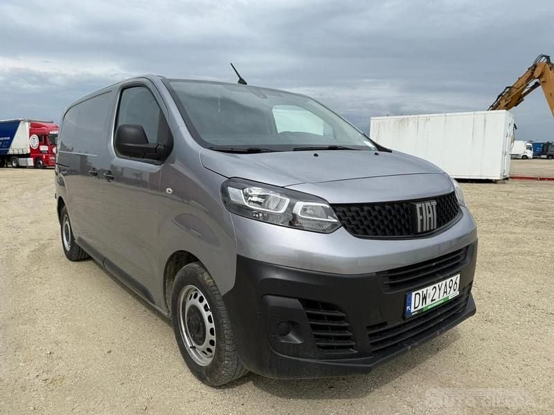 Srebrny Używany 2023 Fiat Scudo Minivan | 80 146 zł (Drogi) - Obraz 1/4