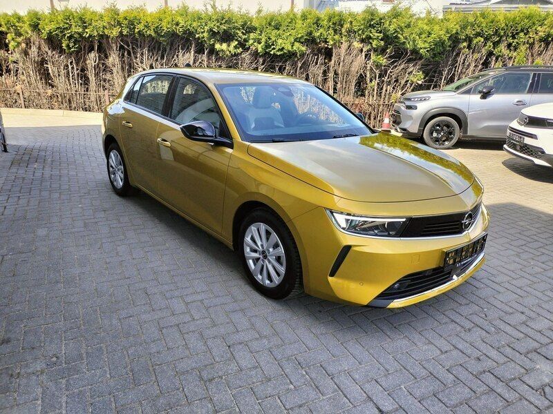 Żółtozłoty Używany 2023 Opel Astra Edition Hatchback | 94 200 zł - Obraz 1/4