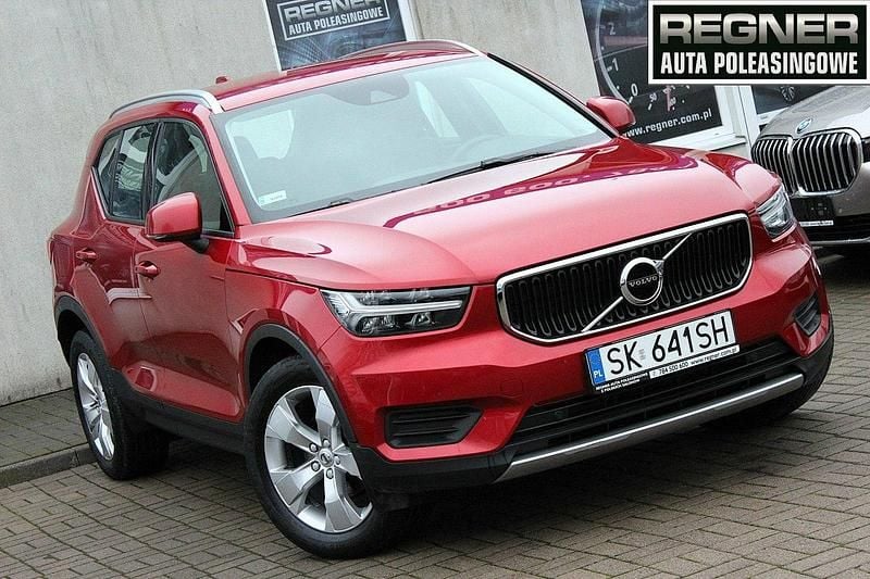 Bordowy (metalik) Używany 2020 Volvo XC40 Momentum SUV | 89 900 zł (Dobra cena) - Obraz 1/4