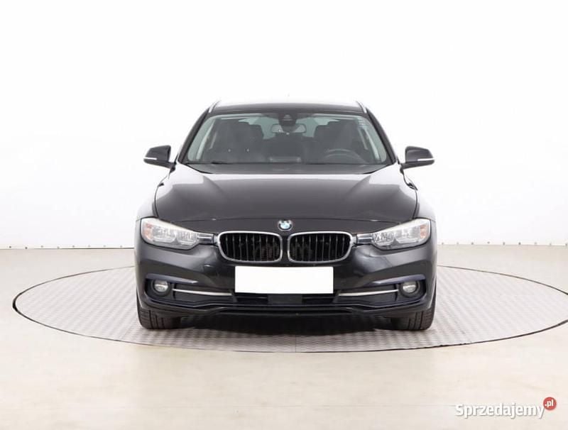 Czarny Używany 2015 BMW 318 Kombi | 55 999 zł (Super Cena) - Obraz 1/4