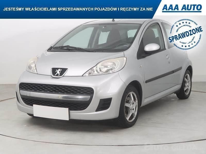 Używany Peugeot 107 68 KM (50 kW) 2010 Srebrny Hatchback