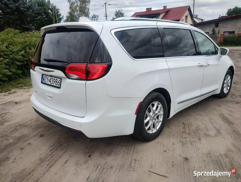 Używany 2020 Chrysler Pacifica Touring SUV | 79 900 zł (Super Cena) - Obraz 1/4