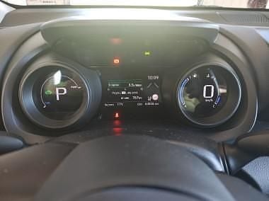 Niebieski Używany 2021 Toyota Yaris Hybrid Sedan/Limuzyna | 64 700 zł (Uczciwa cena) - Obraz 1/4