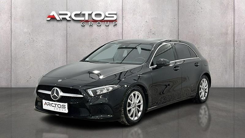Czarny Używany 2018 Mercedes A180 Hatchback | 61 900 zł (Dobra cena) - Obraz 1/4