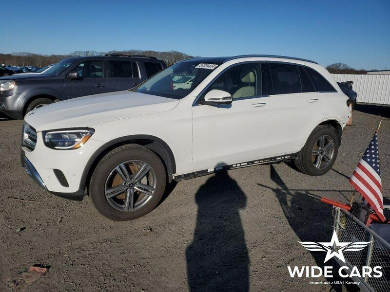 Biały (metalik) Używany 2021 Mercedes GLC300 SUV | 83 300 zł - Obraz 1/4