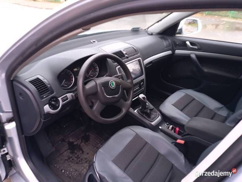 Używany Skoda Octavia 105 KM (77 kW) 2012 Srebrny Kombi