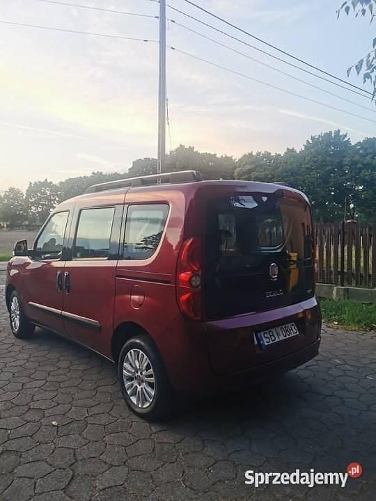 Bordowy Używany 2010 Fiat Doblò Dynamic Minivan | 22 500 zł (Drogi) - Obraz 1/4