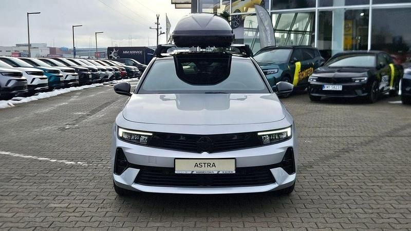 Nowe Opel Astra 130 KM (95 kW) 2025 Srebrny (metalik) Sedan/Limuzyna