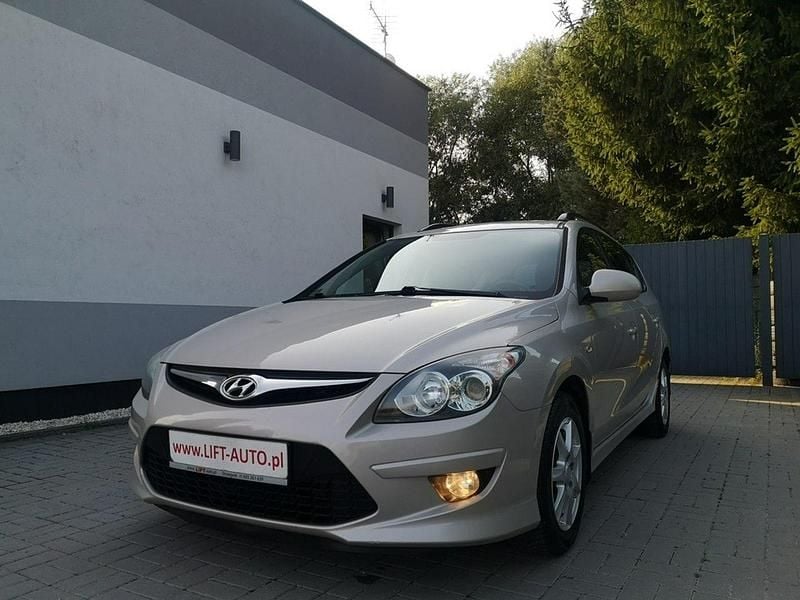 Inny kolor Używany 2011 Hyundai i30 Kombi | 17 900 zł (Uczciwa cena) - Obraz 1/4