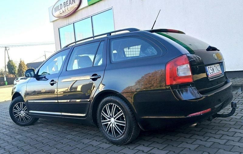 Używany Skoda Octavia 105 KM (77 kW) 2010 Czarny (metalik) Kombi