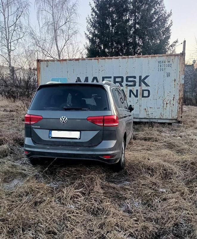 Używany VW Touran 150 KM (110 kW) 2018 Szary Minivan