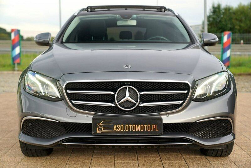 Używany Mercedes E220 194 KM (142 kW) 2019 Szary (metalik) Sedan/Limuzyna