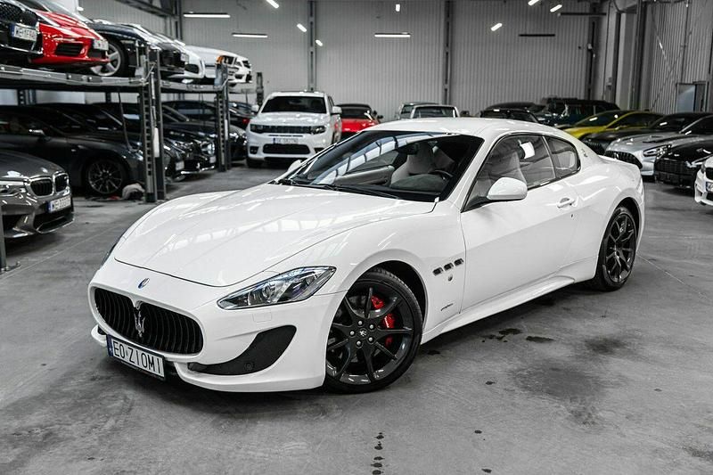 Używany Maserati Granturismo 460 KM (338 kW) 2014 Biały (metalik) Coupe