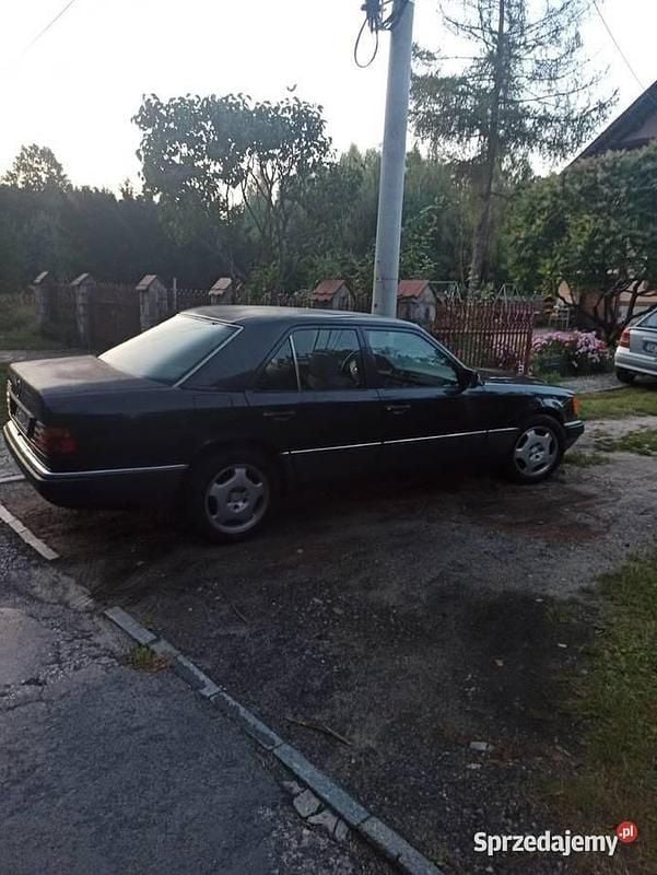 Używany 1992 Mercedes E230 | 12 800 zł - Obraz 1/4