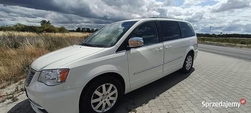 Biały Używany 2013 Chrysler Town & Country Minivan | 47 000 zł - Obraz 1/4