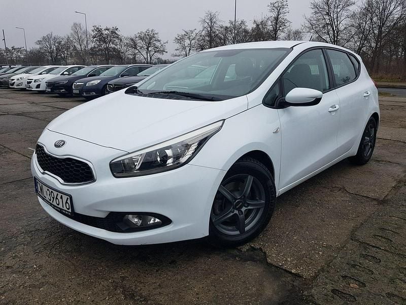 Biały Używany 2013 Kia Ceed Hatchback | 30 900 zł (Uczciwa cena) - Obraz 1/4