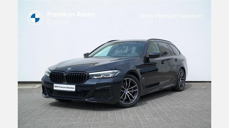 Czarny carbon m metalizowany Używany 2022 BMW 520 Shadowline Kombi | 152 900 zł (Uczciwa cena) - Obraz 1/3