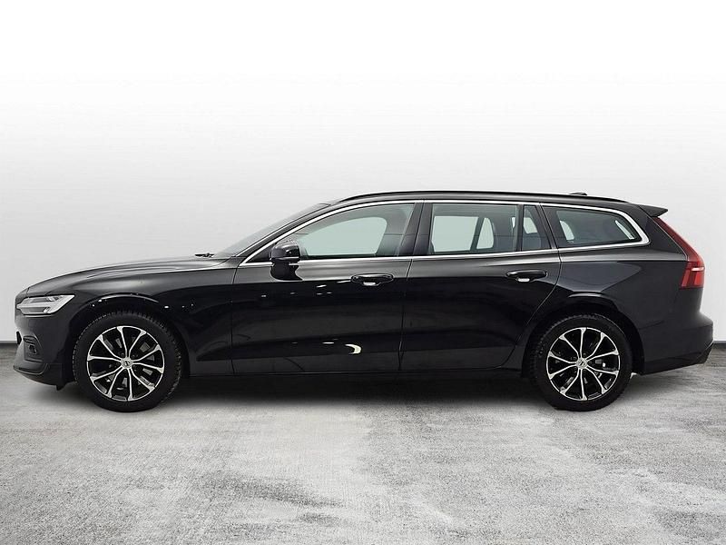 Używany Volvo V60 Core 163 KM (119 kW) 2021 Czarny Kombi