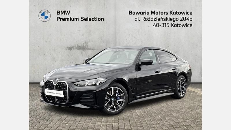 Czarny szafir metalizowany Używany 2025 BMW 420 Gran Coupé Comfort Edition Coupe | 254 900 zł (Uczciwa cena) - Obraz 1/3