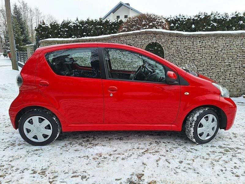Używany Toyota Aygo 68 KM (50 kW) 2009 Czerwony Hatchback