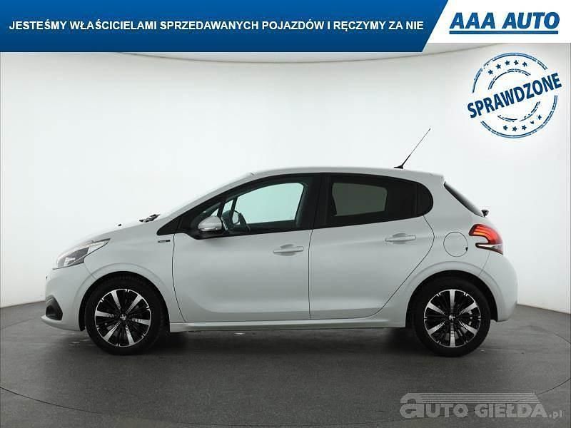Używany Peugeot 208 2018 Biały Hatchback