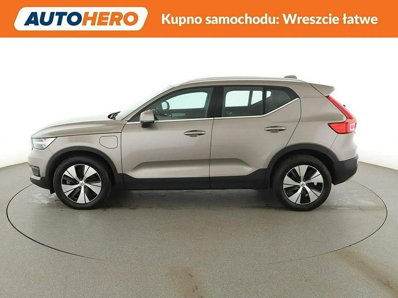 Używany Volvo XC40 211 KM (155 kW) 2021 Złoty SUV