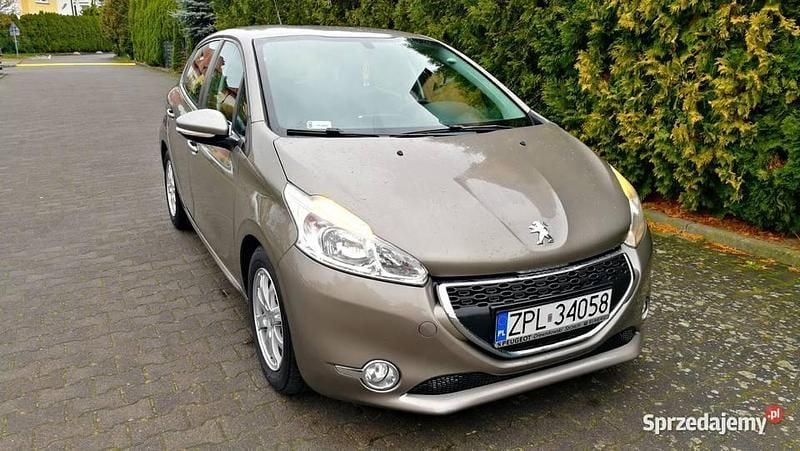Używany 2013 Peugeot 208 Hatchback | 17 900 zł - Obraz 1/4