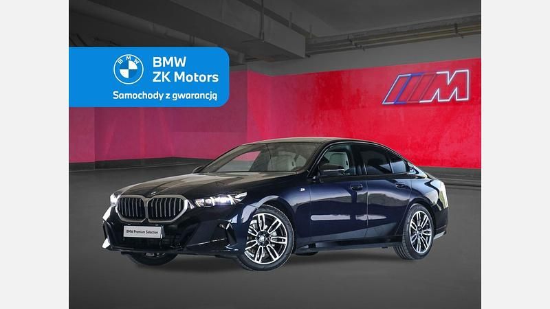 Czarny carbon m metalizowany Używany 2024 BMW 520 Comfort Edition Sedan/Limuzyna | 274 900 zł (Dość drogi) - Obraz 1/3