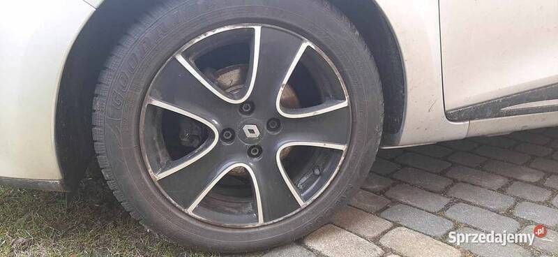 Używany Renault Clio IV 90 KM (66 kW) 2015 Srebrny Sedan/Limuzyna