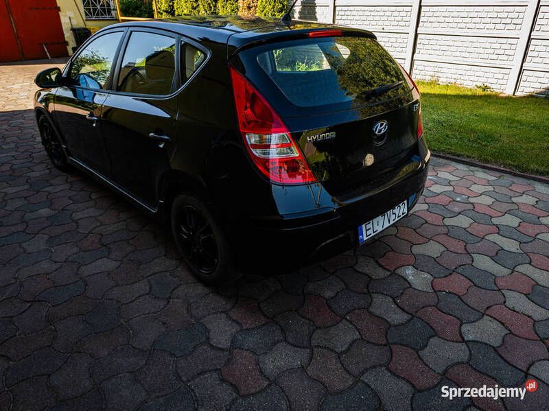 Czarny Używany 2011 Hyundai i30 Classic Hatchback | 20 500 zł (Uczciwa cena) - Obraz 1/4