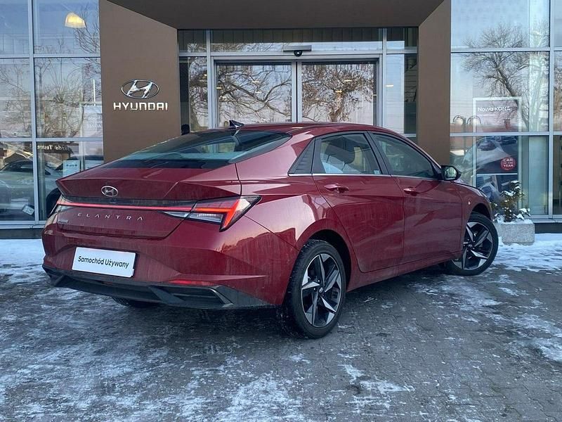 Używany Hyundai Elantra 123 KM (90 kW) 2022 Czerwony Sedan/Limuzyna