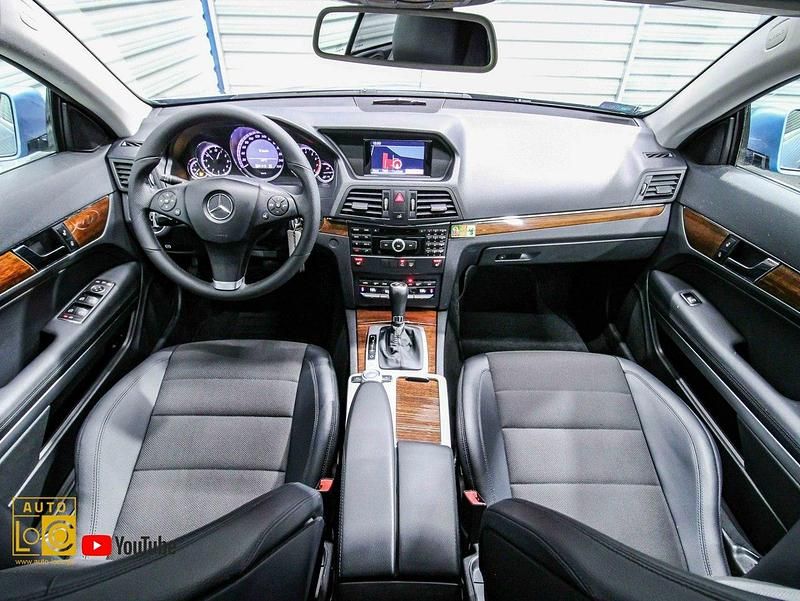 Używany Mercedes E250 204 KM (150 kW) 2010 Niebieski (metalik) Coupe