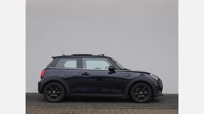 Używany Mini Cooper SE Hatch 135 kW (184 KM) 2022 Enigmatic black metalizowany Hatchback