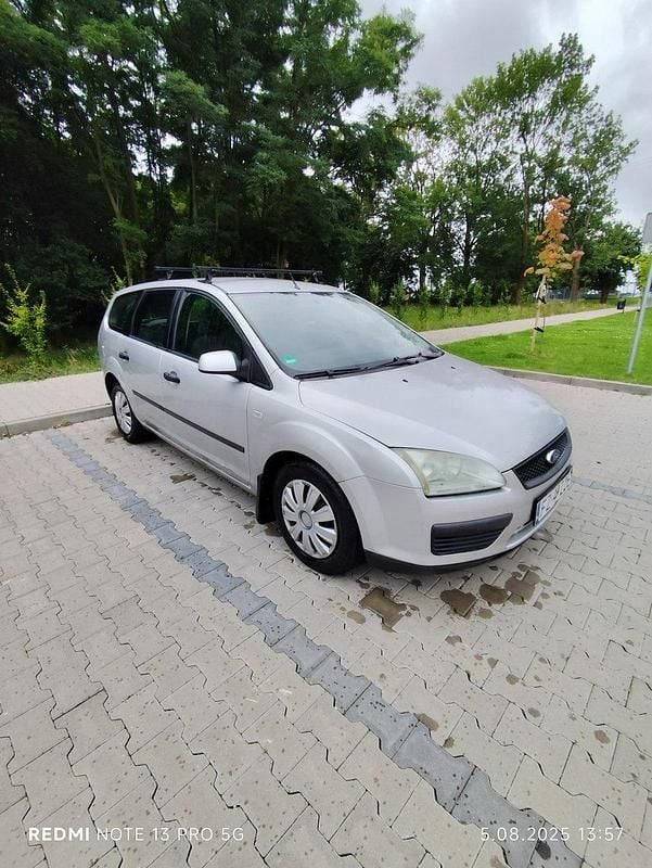 Srebrny (metalik) Używany 2005 Ford Focus Kombi | 3300 zł (Dobra cena) - Obraz 1/4