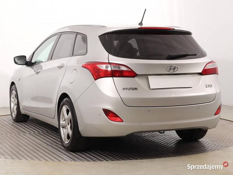 Używany Hyundai i30 90 KM (66 kW) 2015 Srebrny Kombi