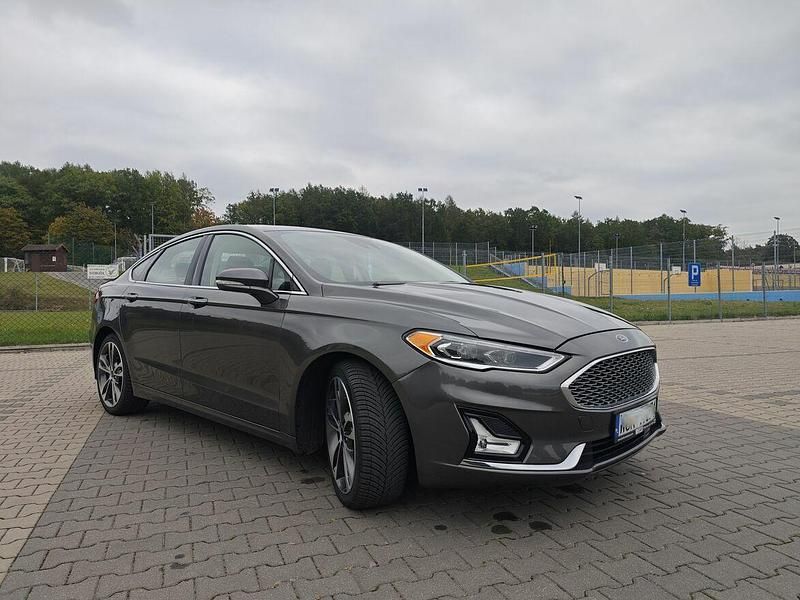 Szary Używany 2020 Ford Fusion Sedan/Limuzyna | 72 500 zł (Drogi) - Obraz 1/4