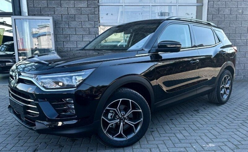 Czarny (metalik) Używany 2022 Ssangyong Korando SUV | 147 390 zł - Obraz 1/4