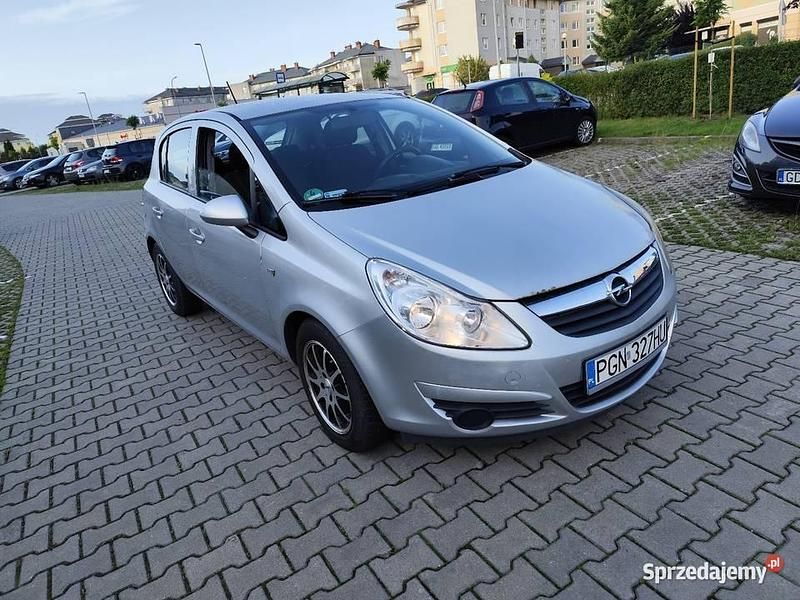 Używany Opel Corsa 2009 Srebrny Sedan/Limuzyna