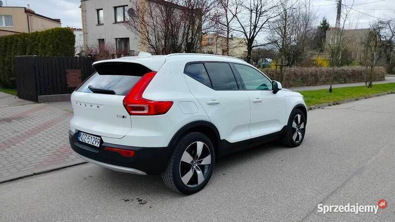 Biały Używany 2018 Volvo XC40 SUV | 86 600 zł (Uczciwa cena) - Obraz 1/4